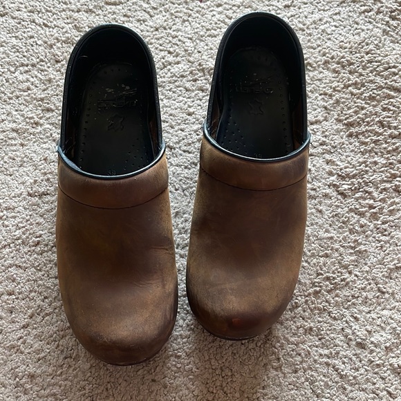 Women’s Dansko brown leather clogs